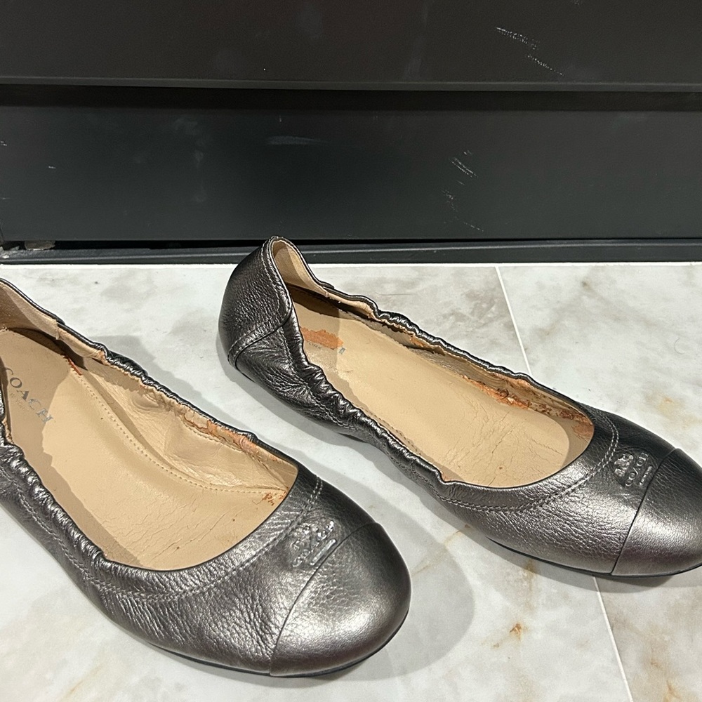 Coach Slides - Picture 2 of 4